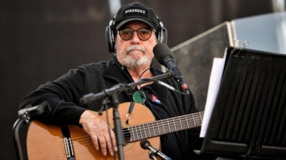 Silvio Rodríguez en concierto. Silvio Rodríguez en concierto.