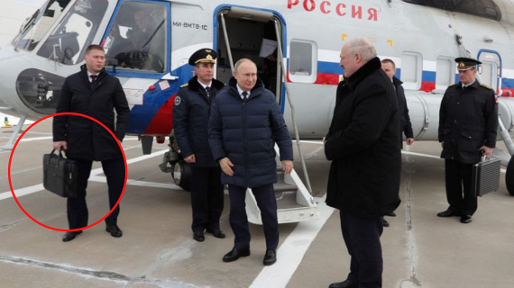 Hallan muerto a exguardaespaldas de Putin que llevaba el maletín con controles nucleares ruso Hallan muerto a exguardaespaldas de Putin que llevaba el maletín con controles nucleares ruso