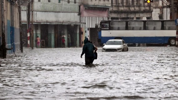 Lluvias dejan cerca de 300 derrumbes. Foto: EFE Lluvias dejan cerca de 300 derrumbes. Foto: EFE