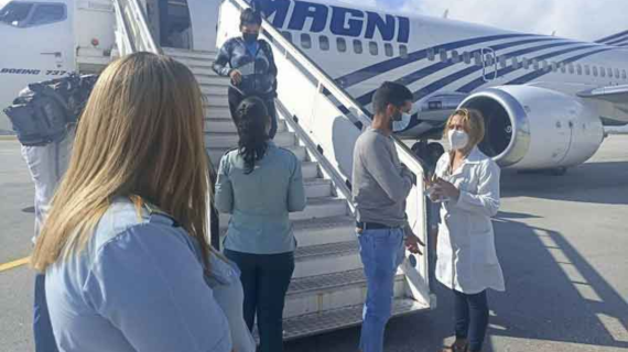 Deportan a Cuba a 98 migrantes irregulares desde México y EEUU Deportan a Cuba a 98 migrantes irregulares desde México y EEUU