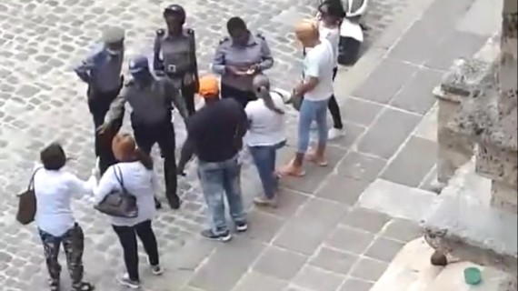 Arresto de familiares de presos políticos en La Habana. Arresto de familiares de presos políticos en La Habana.