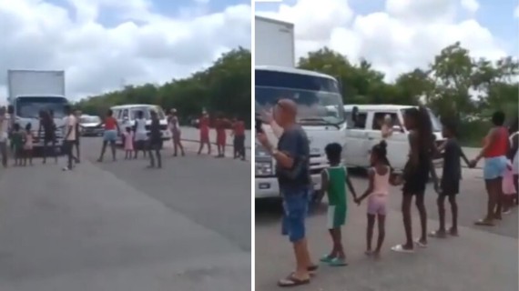 Madres cubanas protestan con niños en la Autopista de La Habana Madres cubanas protestan con niños en la Autopista de La Habana