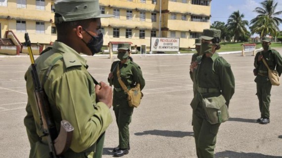 Adolescentes reciben entrenamiento militar en el SMA. Foto: Granma Adolescentes reciben entrenamiento militar en el SMA. Foto: Granma