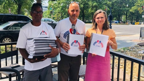 Carlos Lazo, coordinador del proyecto Puentes de amor  Carlos Lazo, coordinador del proyecto Puentes de amor