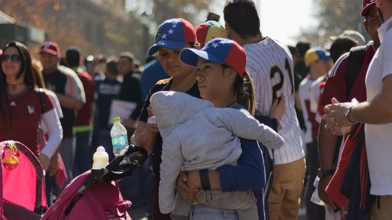 SANTIAGO / CHILE, MAY 05 / 2018. Manifestación de Venezolanos en Chile, Paseo Bulnes (Bulnes Walk) | shutterstock SANTIAGO / CHILE, MAY 05 / 2018. Manifestación de Venezolanos en Chile, Paseo Bulnes (Bulnes Walk) | shutterstock
