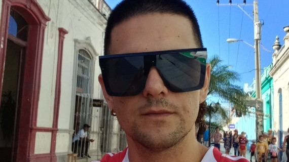 Yerly Luis Velázquez, músico y activista cubano. Yerly Luis Velázquez, músico y activista cubano.
