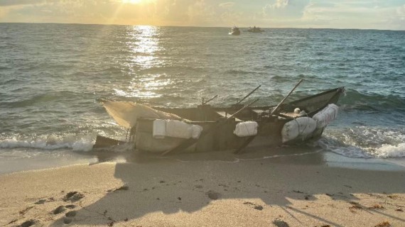 Detienen a 15 cubanos tras llegar en una embarcación a playa de Florida