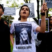 Protestas ante Embajada de Irán en Bélgica por la muerte de Mahsa Amini