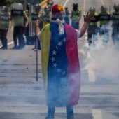 Venezolano protesta contra el régimen de Maduro. Foto: Archivo