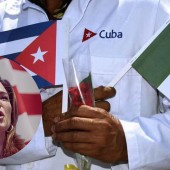 María Elvira Salazar acusa a AMLO de trata de persona por médicos cubano