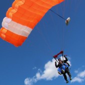 Tragedia: Paracaidista muere tras aterrizaje forzoso en el previo de un partido de fútbol en Tennessee