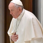 Papa Francisco criticado por renovar acuerdo con Beijing cuando se reabre el caso del cardenal Zen