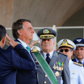 Bolsonaro convoca reunión urgente con militares tras informe que no excluye "inconsistencias" en elecciones de Brasil