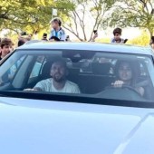 La casa de Lionel Messi en Rosario está inundada con cientos de fanáticos argentinos