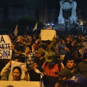 Perú extiende el estado de emergencia mientras continúan las protestas violentas