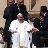 Médico del papa Francisco: “Hubo que elegir entre dejarlo ir o seguir adelante con todos los medicamentos”