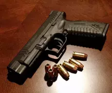 Una pistola y balas, imagen de referencia.