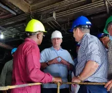 Díaz Canel en termoeléctrica cubana.