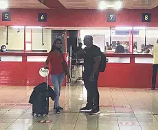 Osvaldo Navarro Veloz y a la activista María Elena Mir Marrero