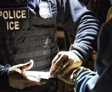 ICE deportando migrantes en EE.UU