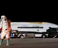 Se escuchan explosiones sónicas en Florida después de que avión espacial secreto regresa a la Tierra