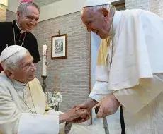 El papa emérito Benedicto XVI “está muy enfermo”