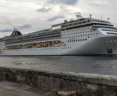 Crucero de compañía multada entrando a La Habana