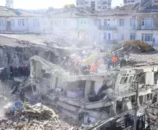 Turquía declara tres meses de estado de emergencia en zonas afectadas por el terremoto