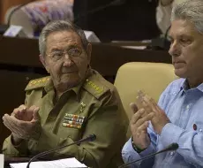 Raúl Castro y Miguel Díaz-Canel en la Asamblea Nacional del régimen comunista