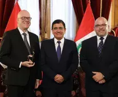 Orlando Gutiérrez, José Williams y Martín Elgue en Congreso peruano
