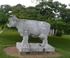 Escultura de Ubre Blanca en Isla de la Juventud