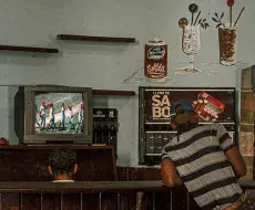 Aficionados viendo pelota en Cuba