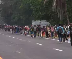 Una caravana con miles de migrantes avanza por México rumbo a EEUU