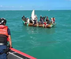 Balseros cubanos interceptados por la GUardia Costera.