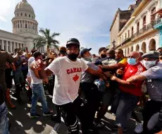 Represión policial en las manifestaciones antigubernamentales de julio de 2021 en La Habana