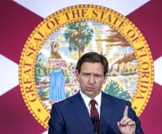 DeSantis firma un proyecto de ley que elimina los estudios de diversidad racial en las universidades