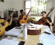 Gibson donó guitarras a estudiantes de música en Cuba