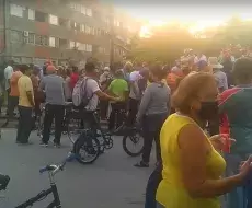 Largas colas para comprar gas en Pinar del Río, Cuba