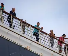 Los guardacostas buscan a un hombre que cayó de un crucero frente a Florida