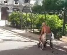 Anciano consigue silla de ruedas por donación privada