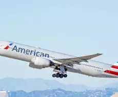 Asistente de vuelo de American Airlines encontrada muerta con calcetín en la boca