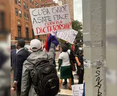 Cubanos protestan en Nueva York contra Díaz-Canel