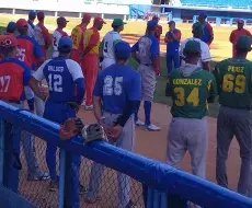 Peloteros cubanos forman en el Latinoamericanos antes del tryout