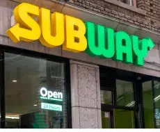 Mujer de Georgia da accidentalmente una propina de más de $7.000 por un sándwich de Subway