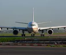 Avión con destino a Nicaragua varado en Francia por sospecha de trata de personas