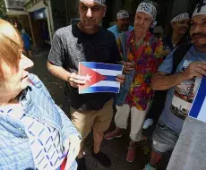Cubanos protestan en Uruguay