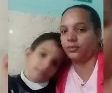 Niño que no puede comer por su boca en Cuba
