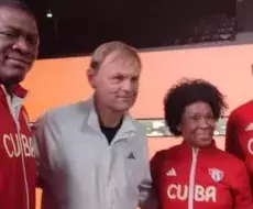 Gulden, presidente de Adidas, con atletas cubanos