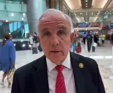 Congresista Carlos A. Gimenez en el aeropuerto internacional de Miami