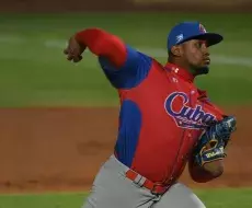 Ronald Bolaños con equipo Cuba en V Clásico